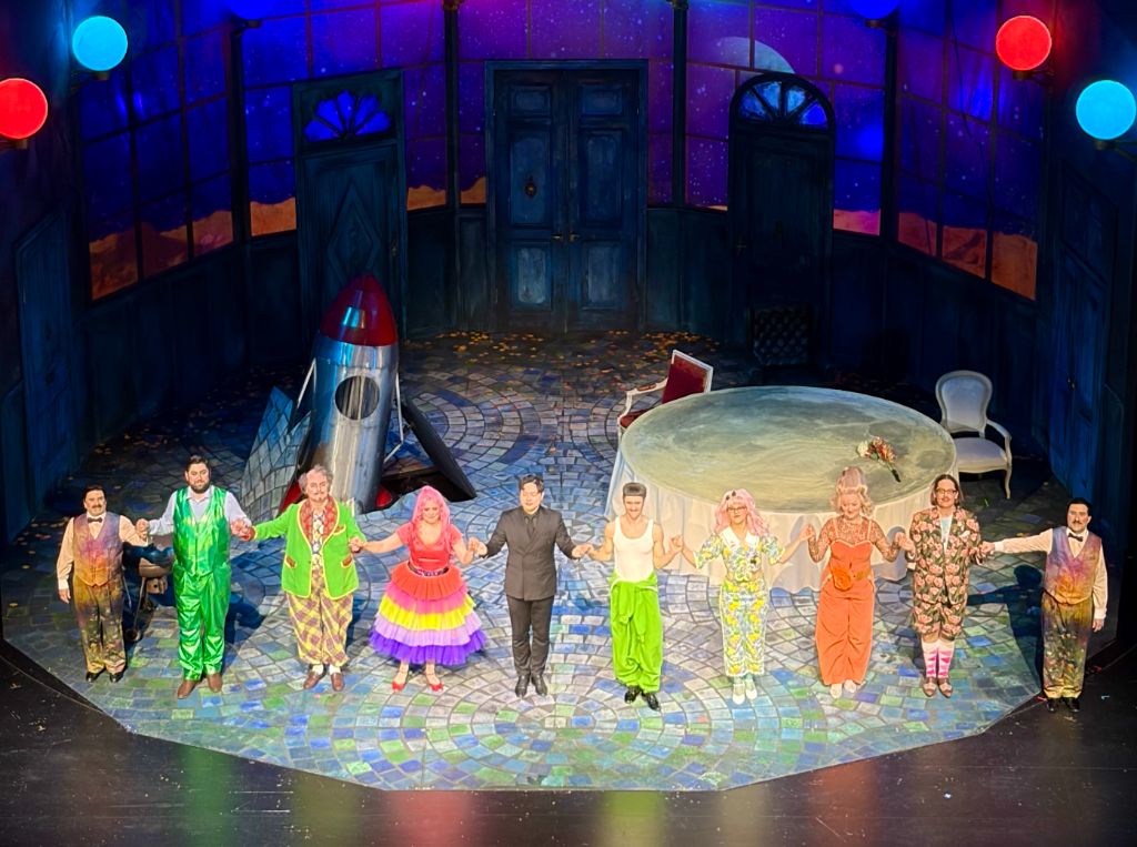 Musical theatre curtain call