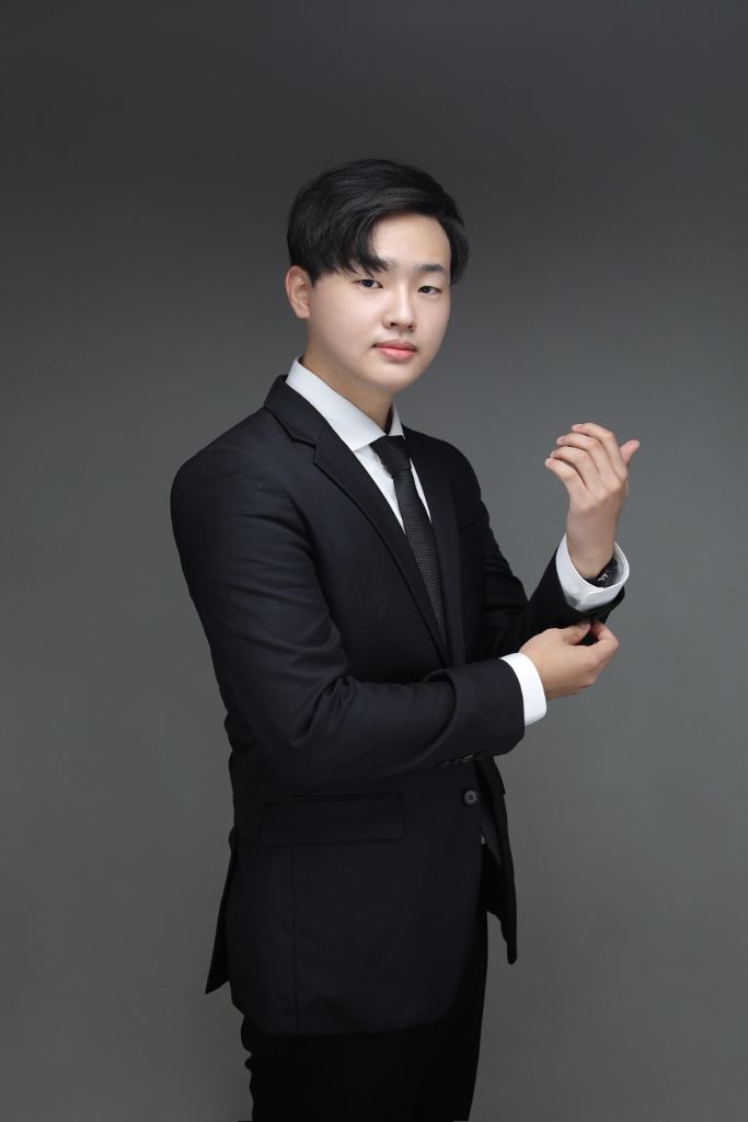 Portrait of conductor Seong-Bin Oh